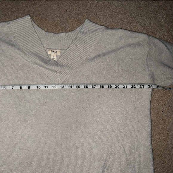 NWOT Womens XL V-Neck Sweater - Picture 3 of 6